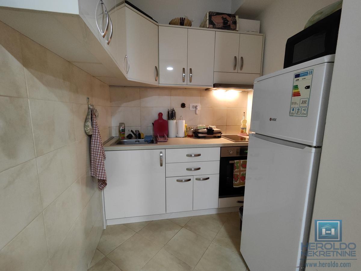 Kompletno namešten jednosoban stan 5