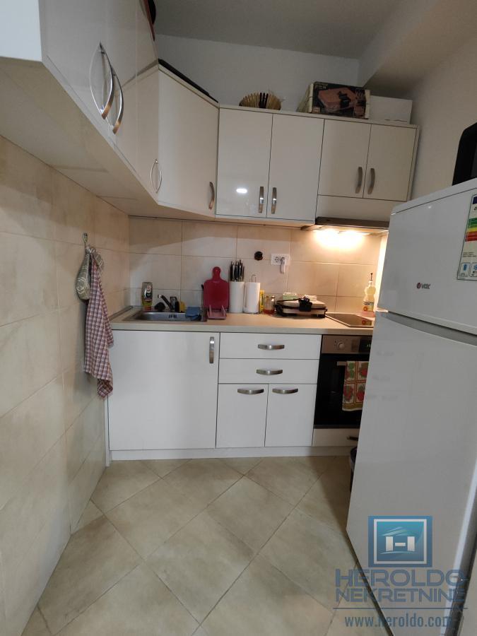 Kompletno namešten jednosoban stan 6