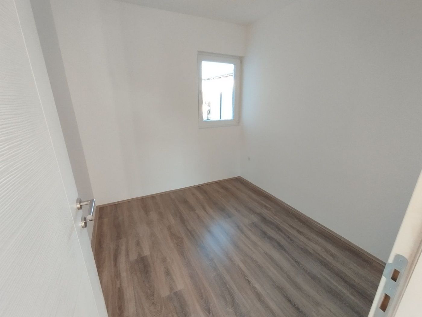 Jednoiposoban stan u tek završenoj zgradi   useljiv   dogovor 3