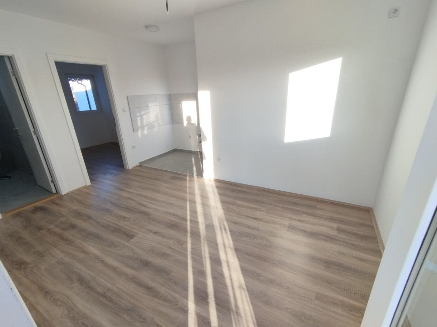 Jednoiposoban stan u tek završenoj zgradi   useljiv   dogovor 2