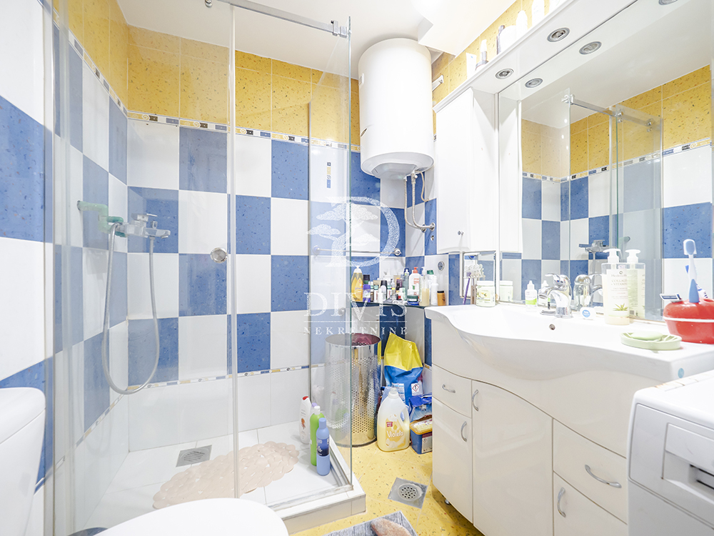 Prodajemo komforan stan kod Vuka  Vojvode Bogdana  101m2 4