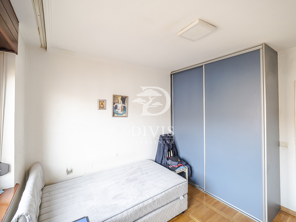 Prodajemo komforan stan kod Vuka  Vojvode Bogdana  101m2 5