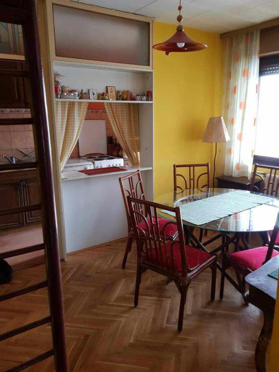 Na prodaju stan u Ćupriji u zgradi sa liftom 6