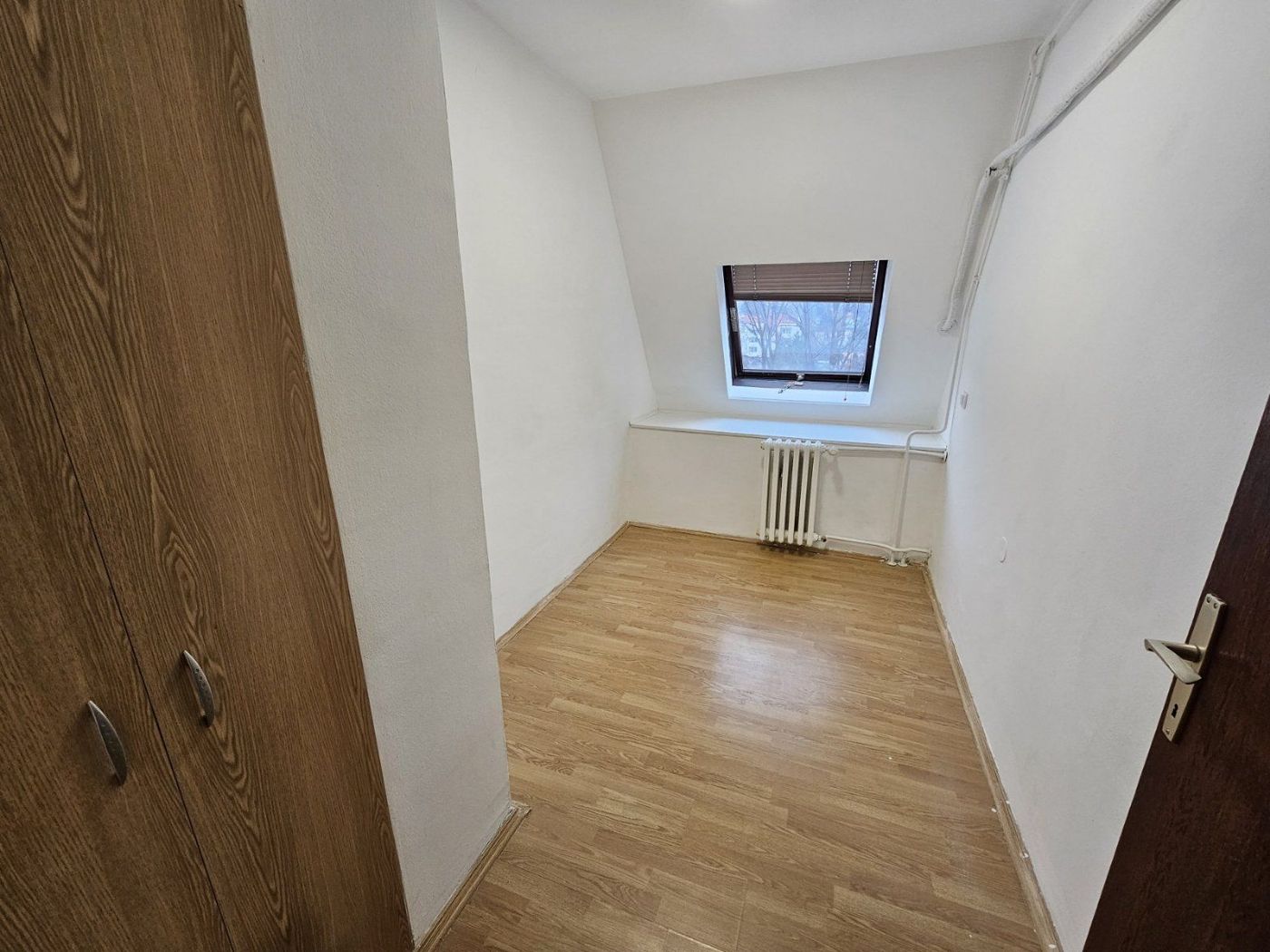 Fantastičan dvoiposoban   renoviran   useljiv   mirna lokacija 3