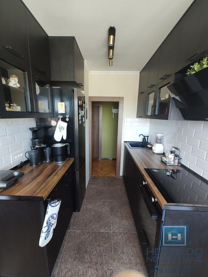 Hitna prodaja potpuno renoviran dvosobni stan u Kragujevcu u širem centru 2