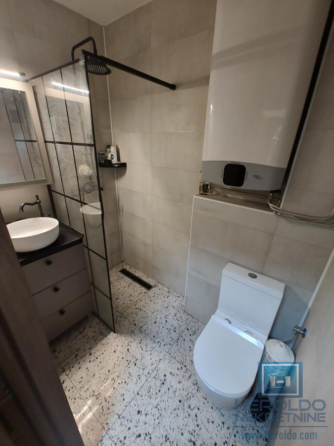 Hitna prodaja potpuno renoviran dvosobni stan u Kragujevcu u širem centru 25