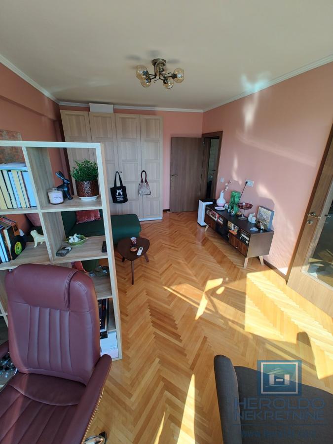 Hitna prodaja potpuno renoviran dvosobni stan u Kragujevcu u širem centru 12