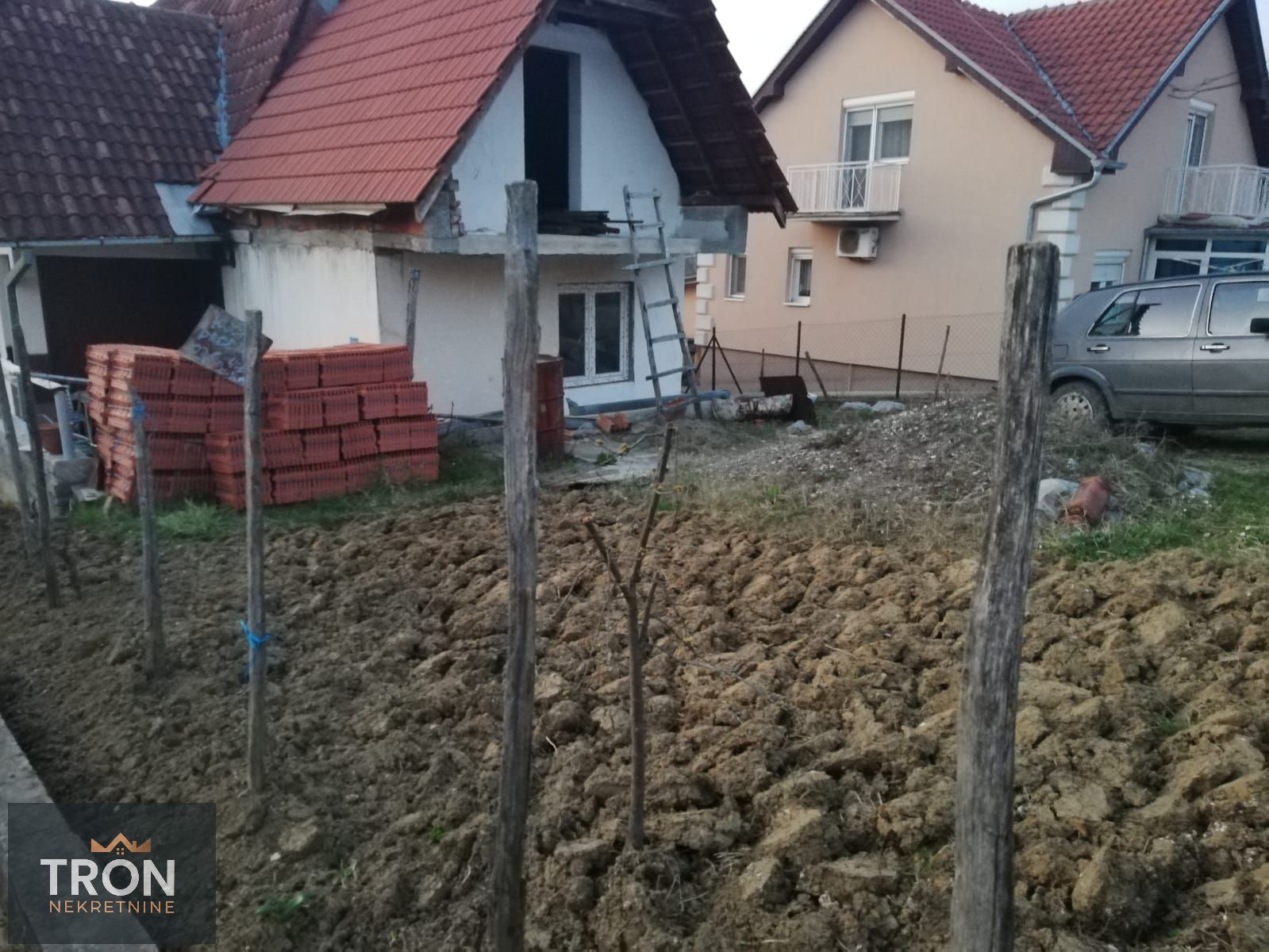 Građevinski plac na 700m  od kružnog toka 1