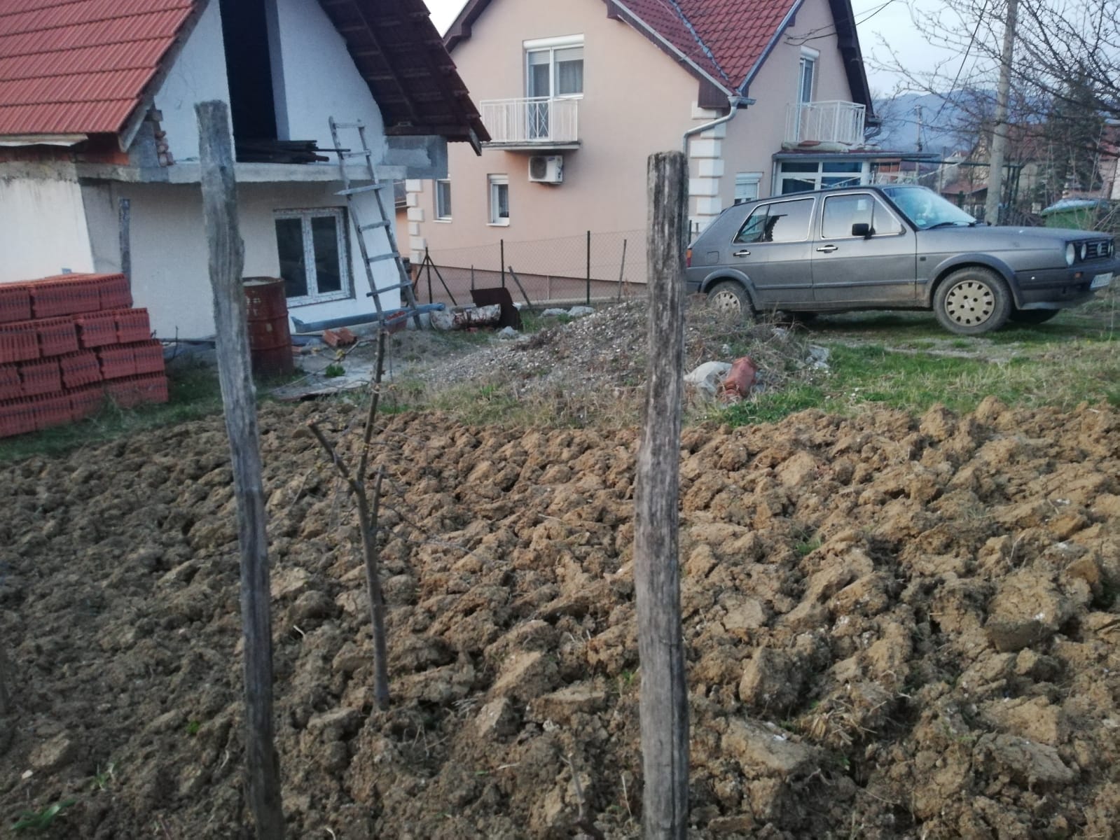 Građevinski plac na 700m  od kružnog toka 3