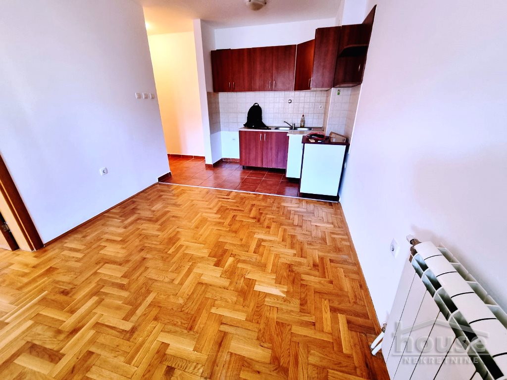 Stanovi,NOVI SAD,BULEVAR EVROPE 39m2,300€ , ID: 9116232 4