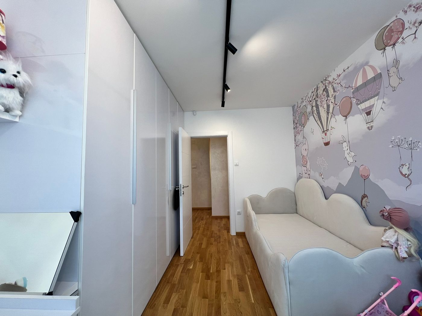 Fenomenalna nekretnina  Savršen raspored   namešten  4