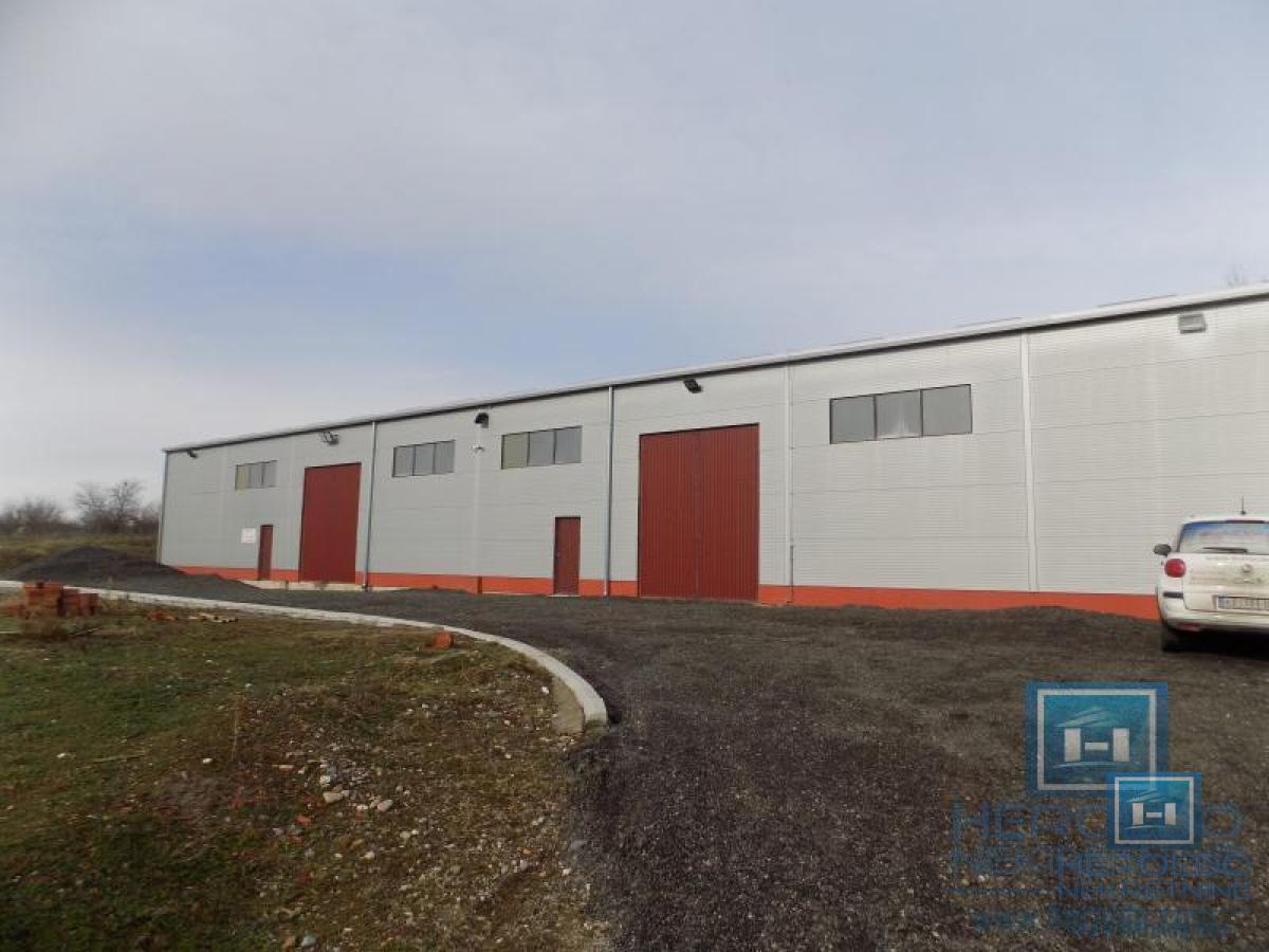 Na prodaju hala u Pojatu 1