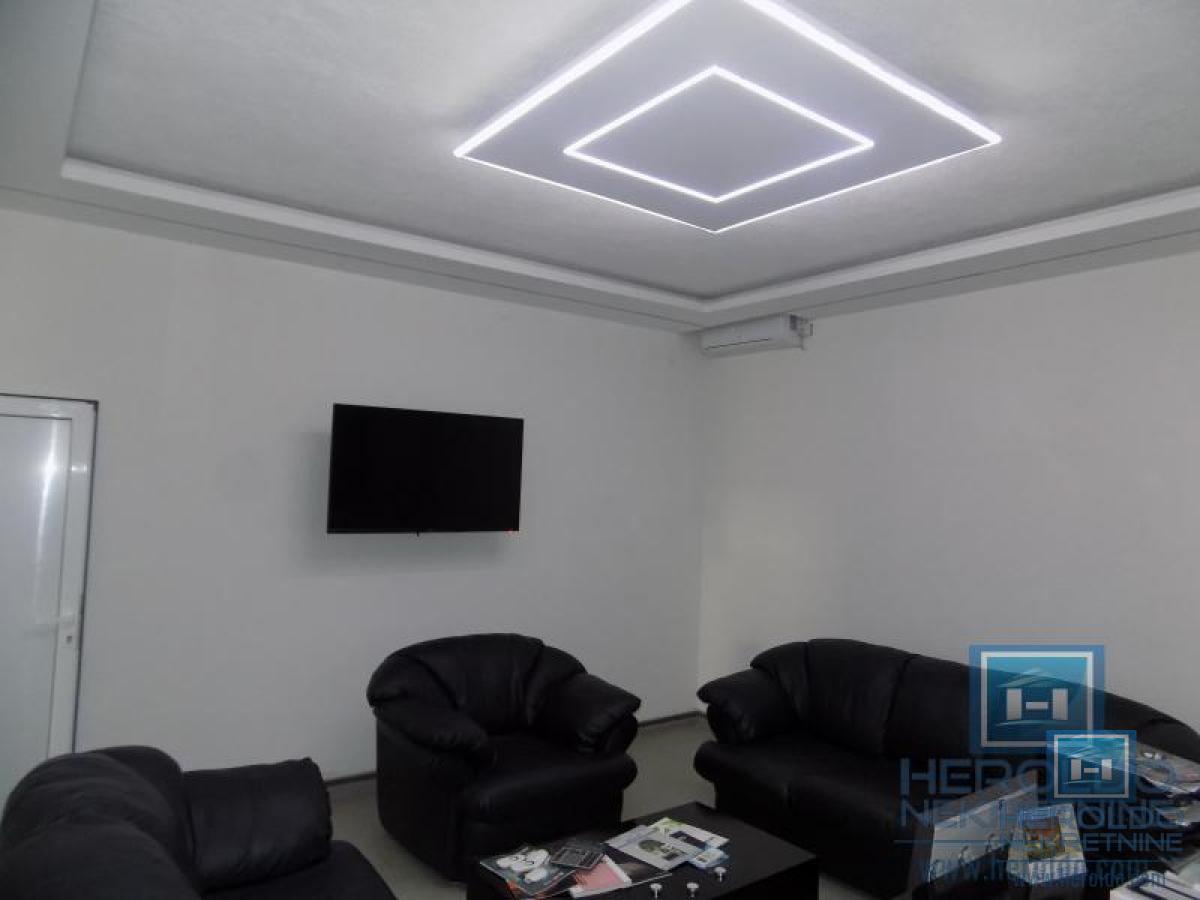 Na prodaju hala u Pojatu 11