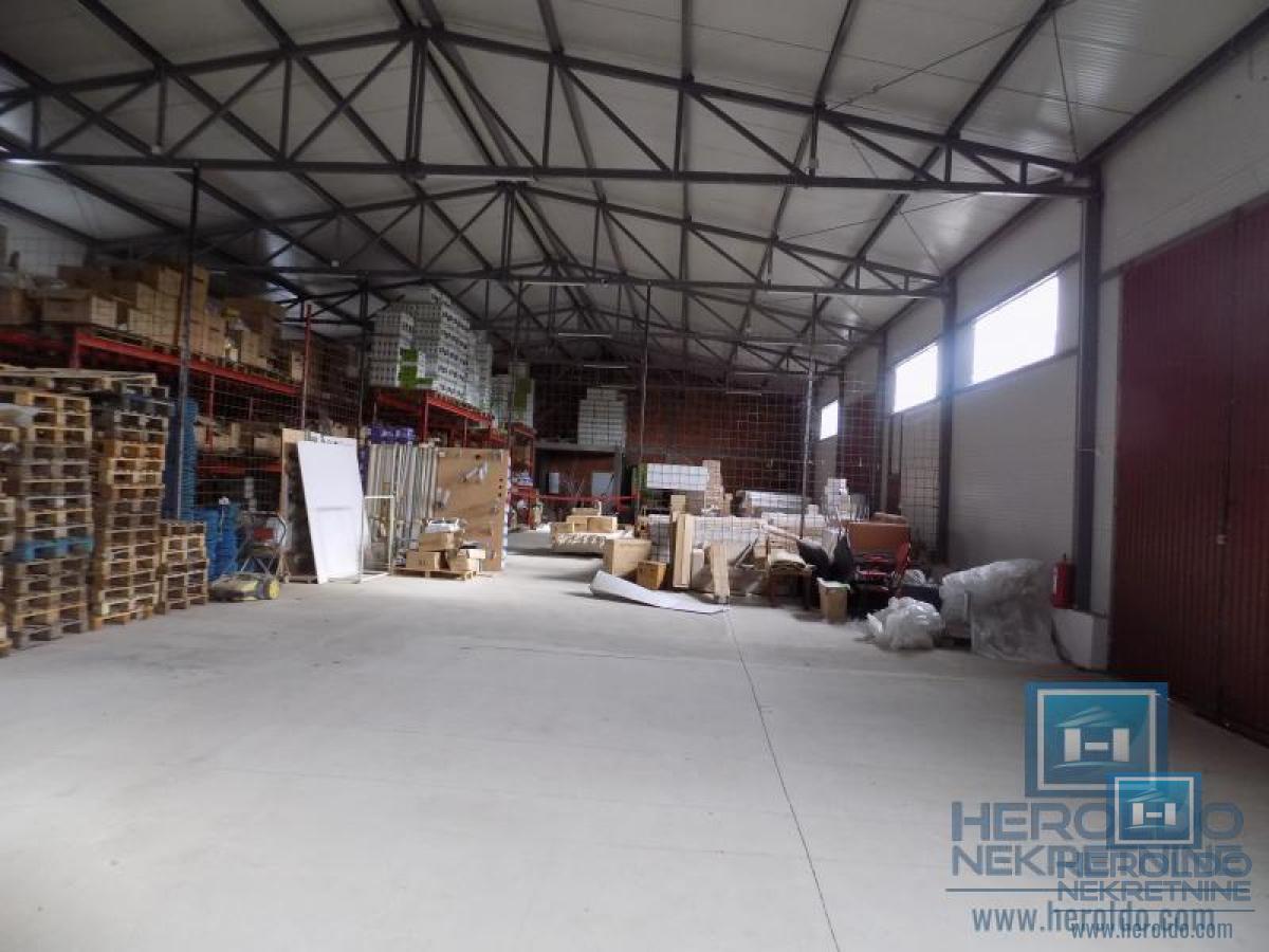 Na prodaju hala u Pojatu 8