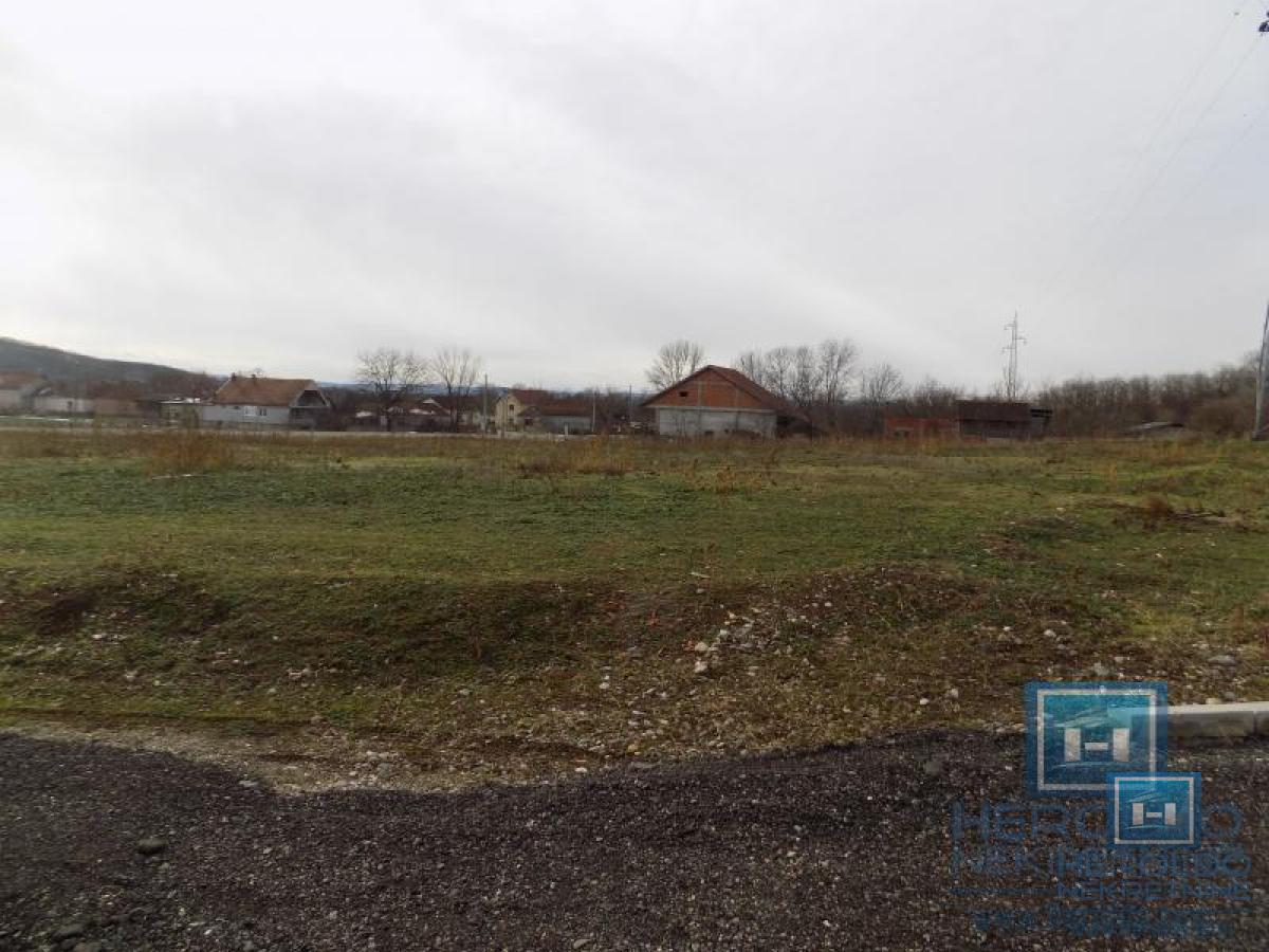 Na prodaju hala u Pojatu 9