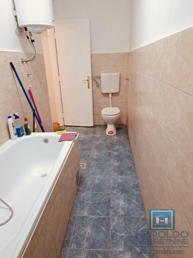 Na prodaju stan u centru Ćuprije 5