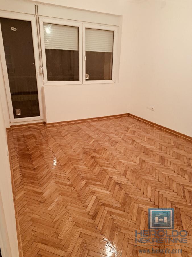 Na prodaju stan u centru Ćuprije 1