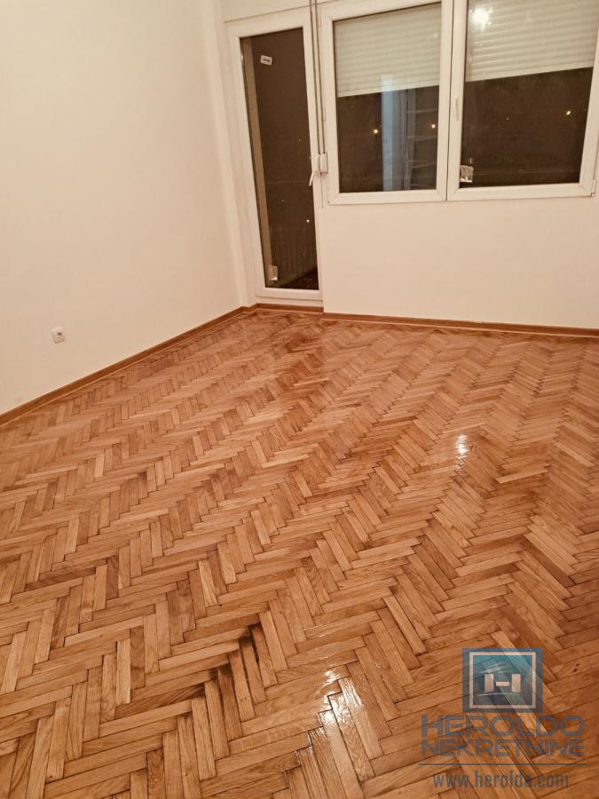 Na prodaju stan u centru Ćuprije 2