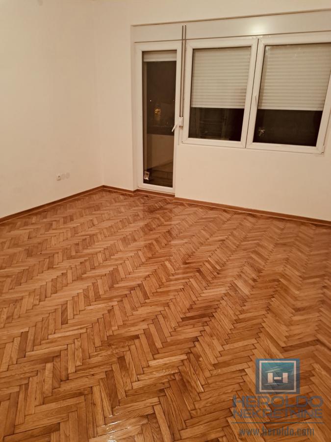 Na prodaju stan u centru Ćuprije 3