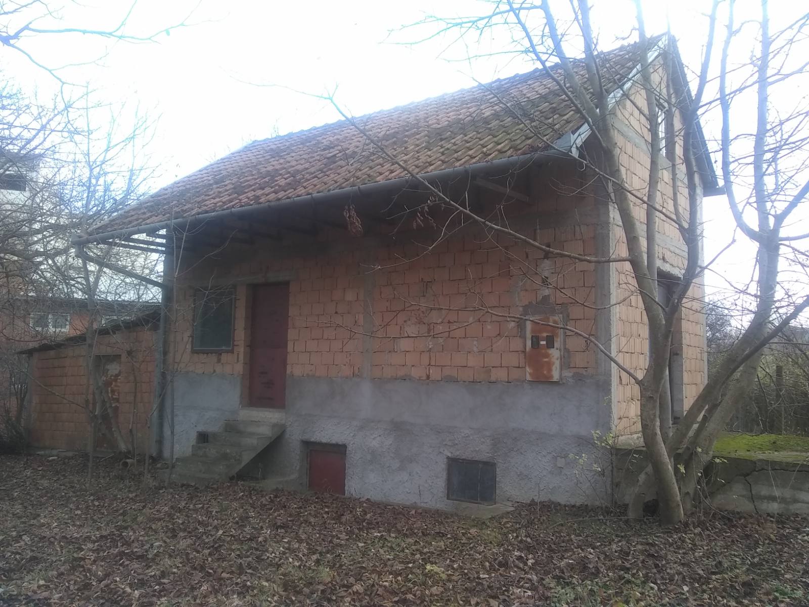 Vocnjak gradjevinsko zemljiste iza Belog Narcisa 4