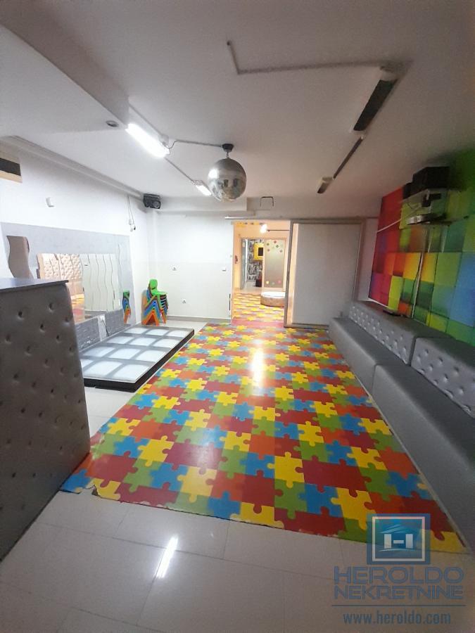 Poslovni prostor za izdavanje 12
