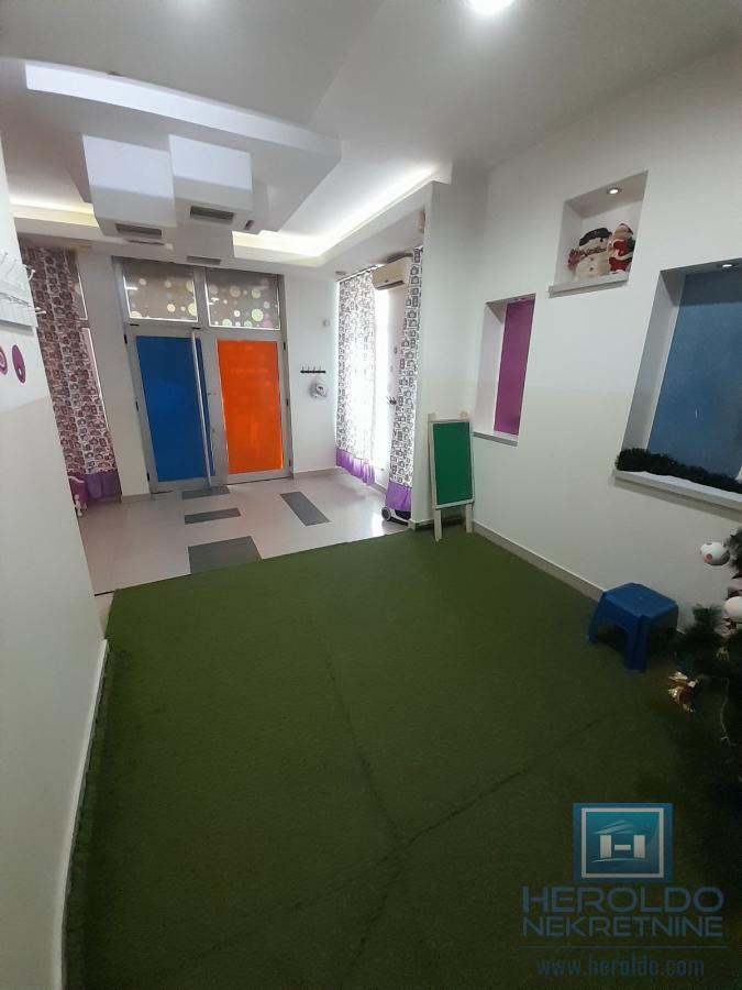 Poslovni prostor za izdavanje 15