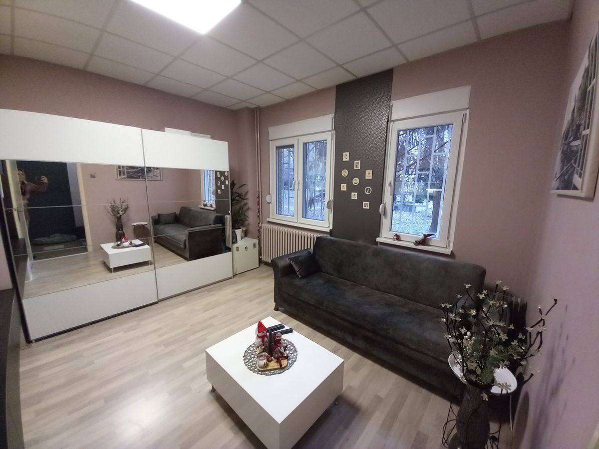 Odličan dvoiposoban stan   uknjižen  renoviran 1