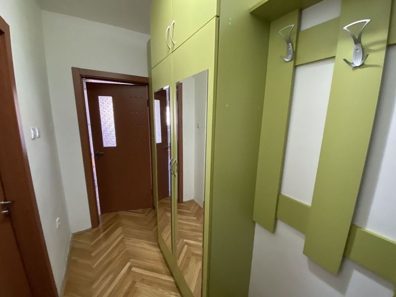 Uknjižen  useljiv jednoiposoban stan  Povoljno  5