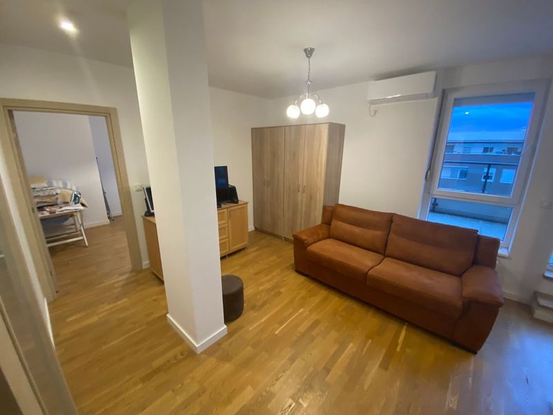 Uknjižen 1 1 u novoj zgradi   odličan raspored 1