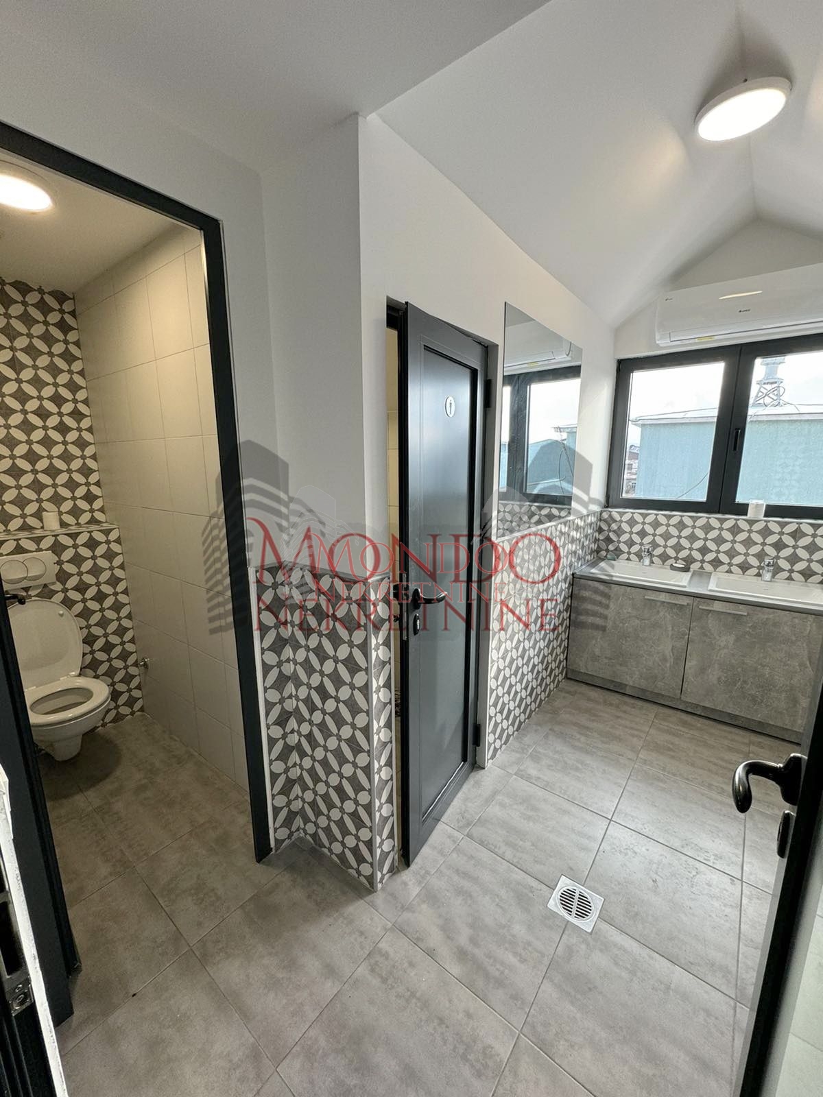 Izdaje se poslovni prostor u blizini Duvanske, parking 17