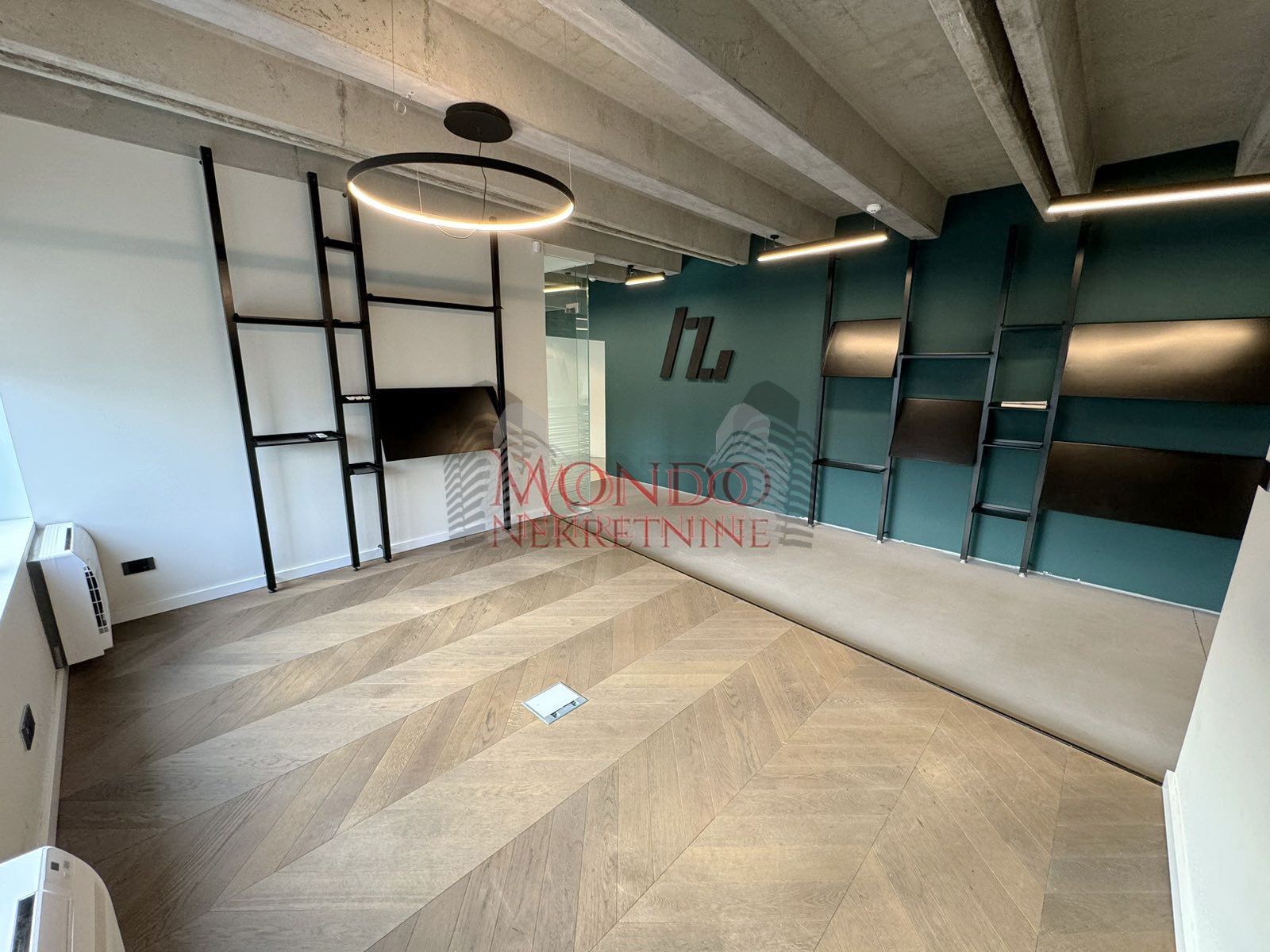 Izdaje se poslovni prostor u blizini Duvanske, parking 9