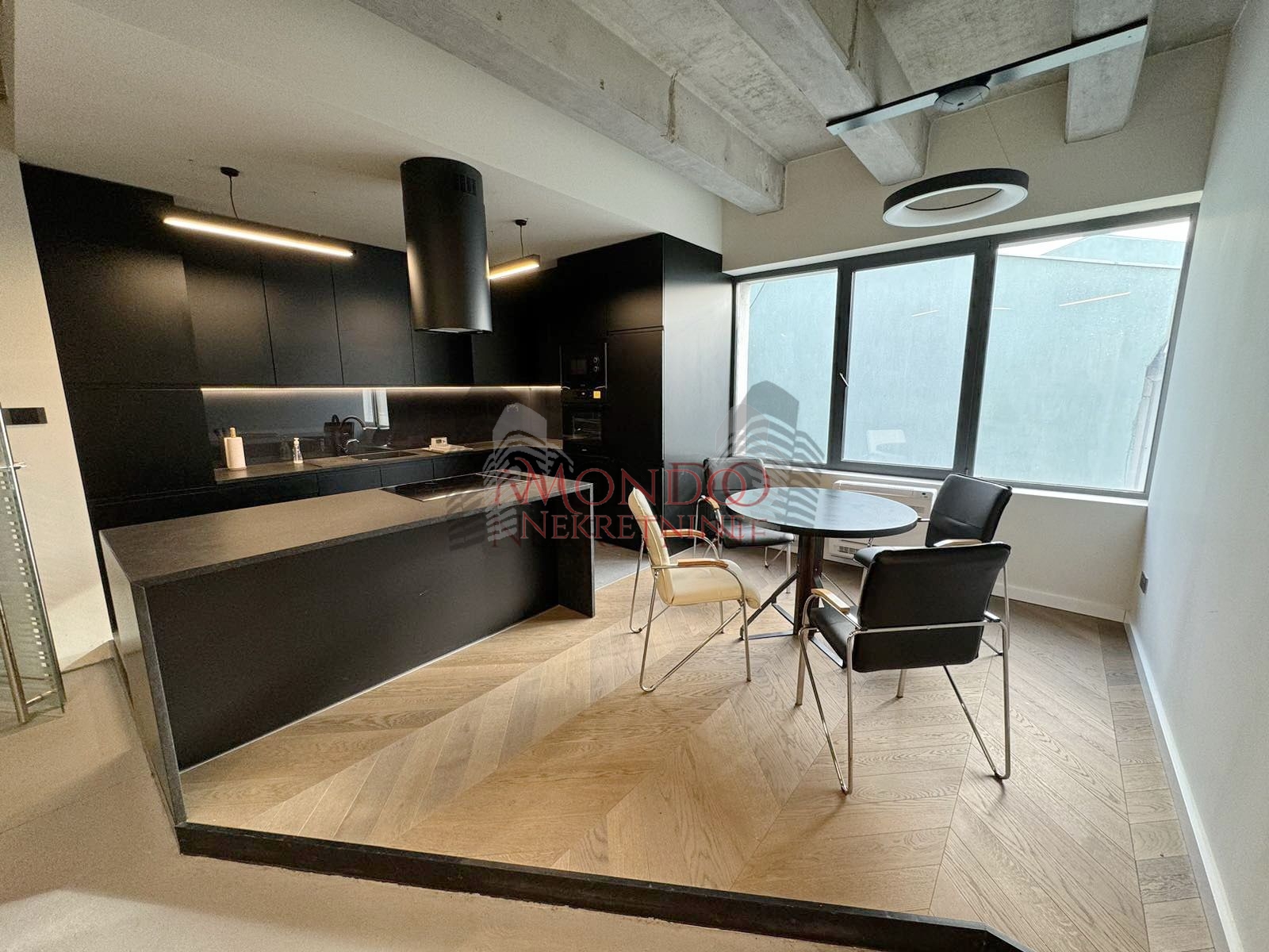 Izdaje se poslovni prostor u blizini Duvanske, parking 2