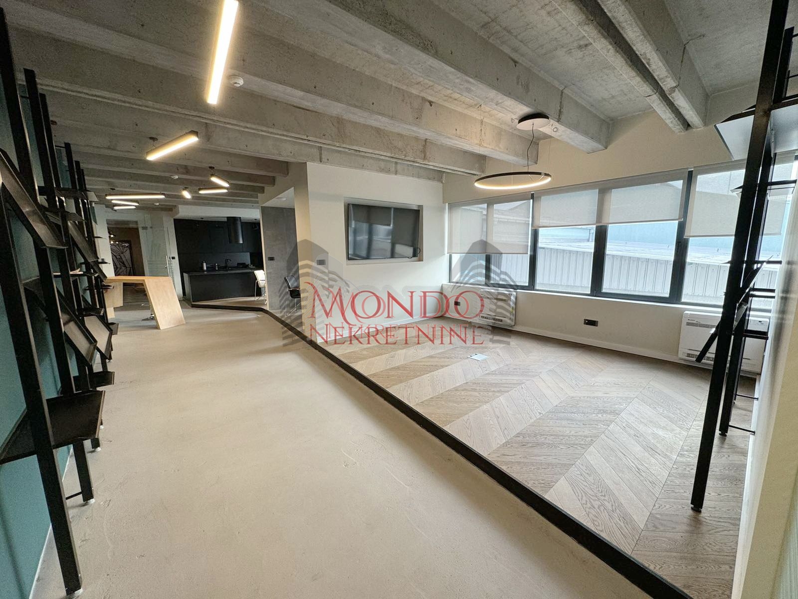 Izdaje se poslovni prostor u blizini Duvanske, parking 8