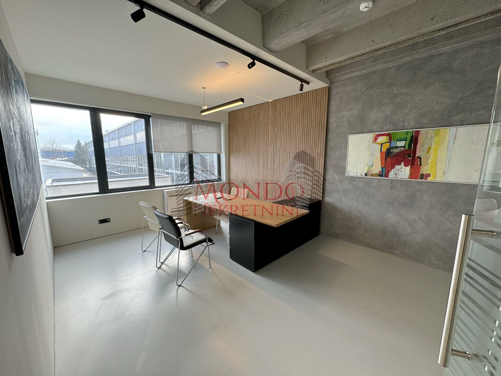 Izdaje se poslovni prostor u blizini Duvanske, parking 13