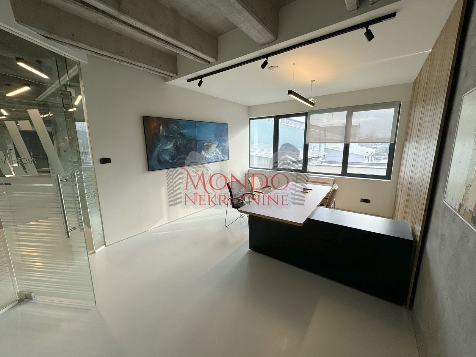 Izdaje se poslovni prostor u blizini Duvanske, parking 14