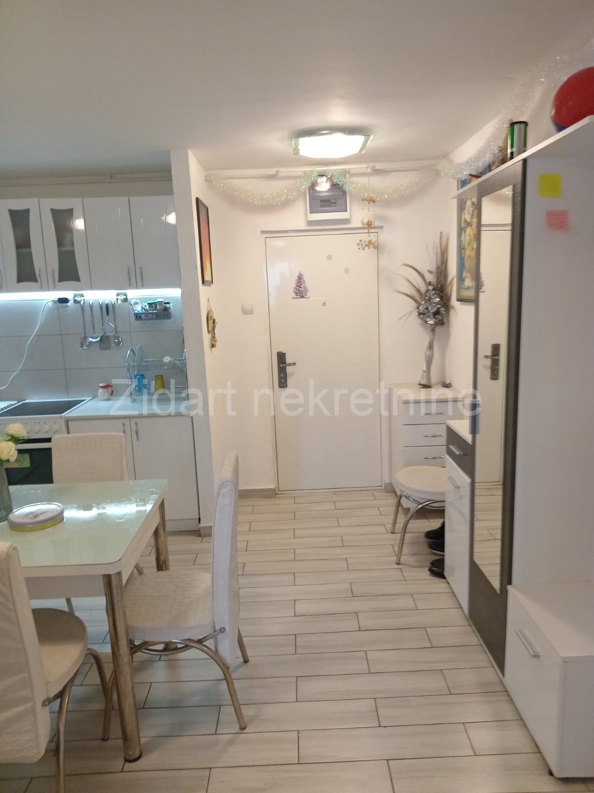 Mladenovac, centar, Janka Katića, prodaja stana 8