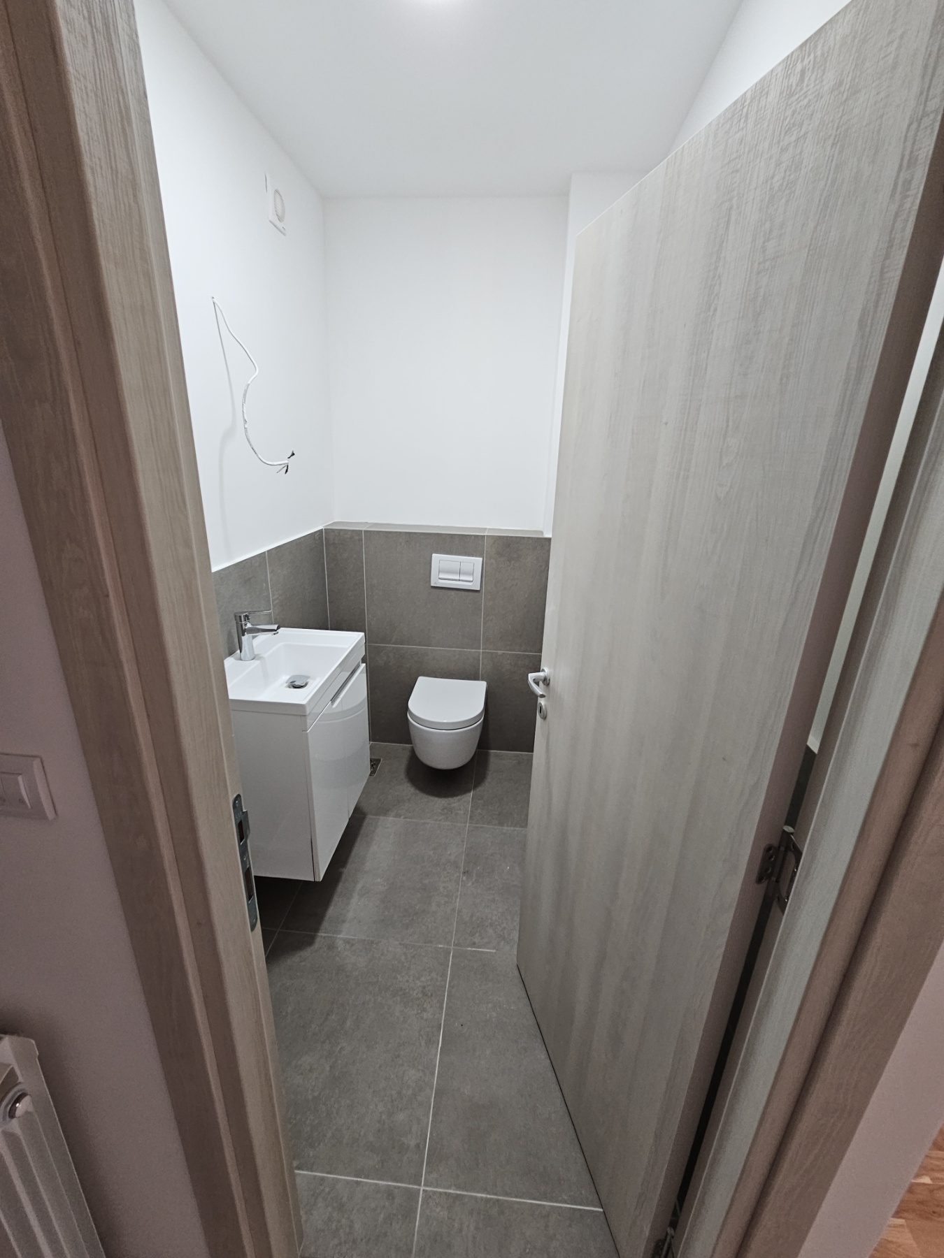 NOV dvoiposoban stan NA PRODAJU u Starim Banovcima White Hills 2