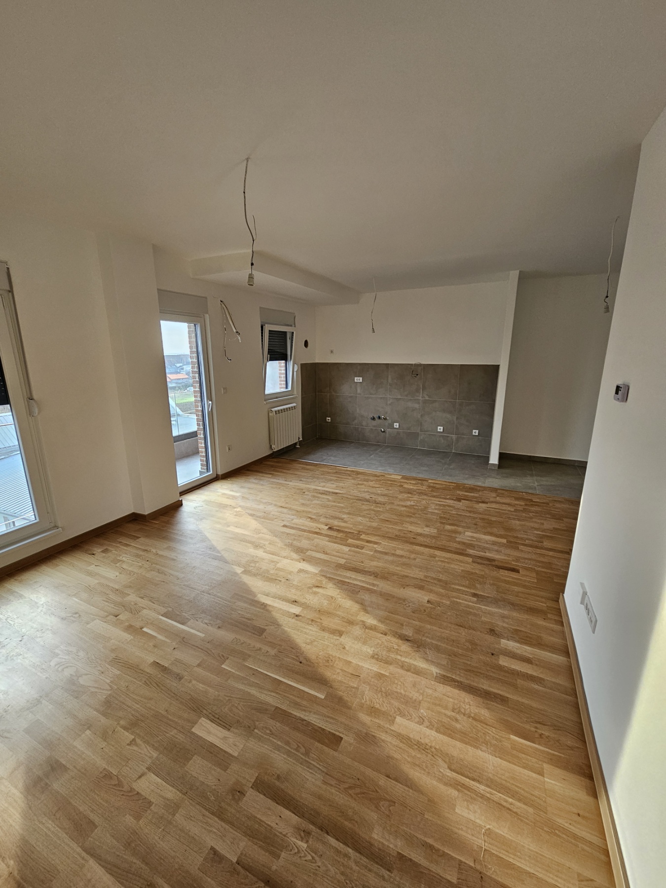 NOV dvoiposoban stan NA PRODAJU u Starim Banovcima White Hills 5