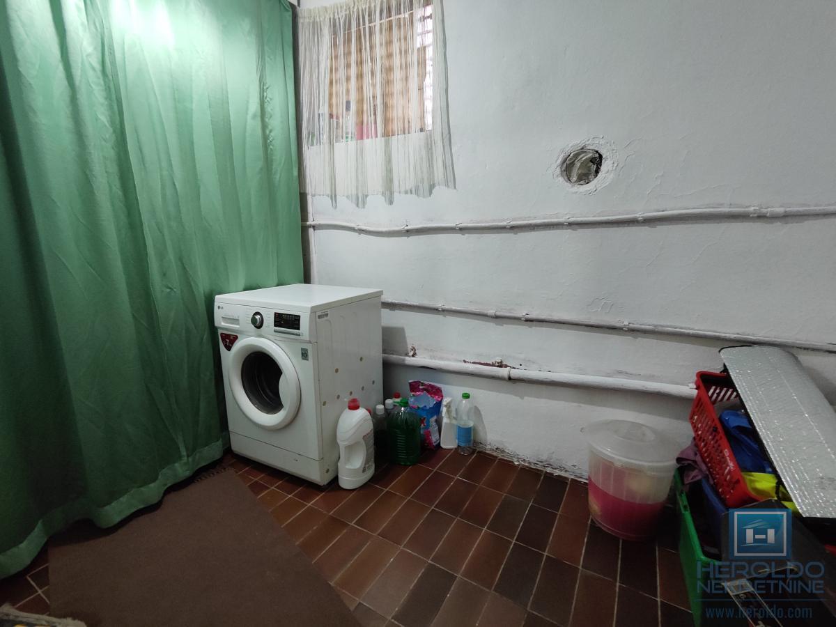 Dve kuće na lepoj lokaciji 12