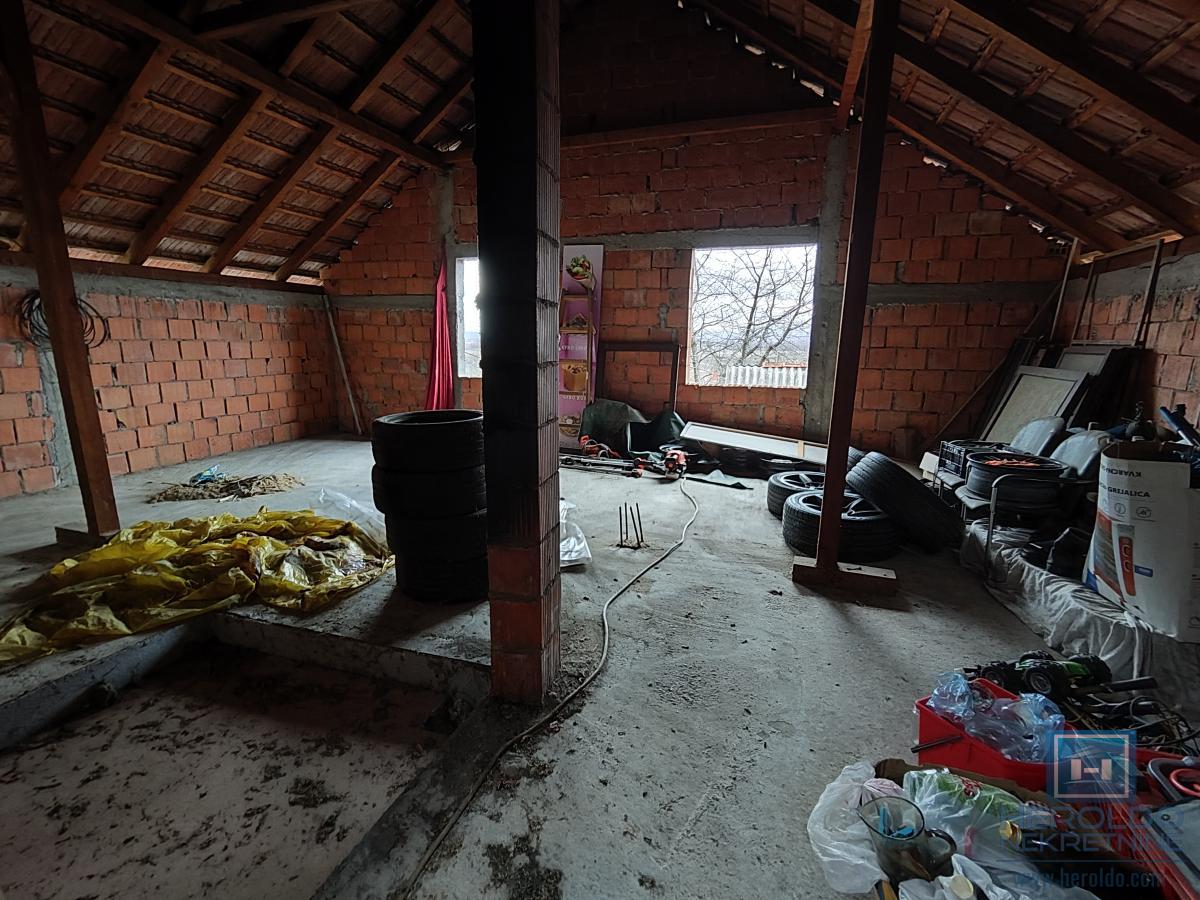 Dve kuće na lepoj lokaciji 21