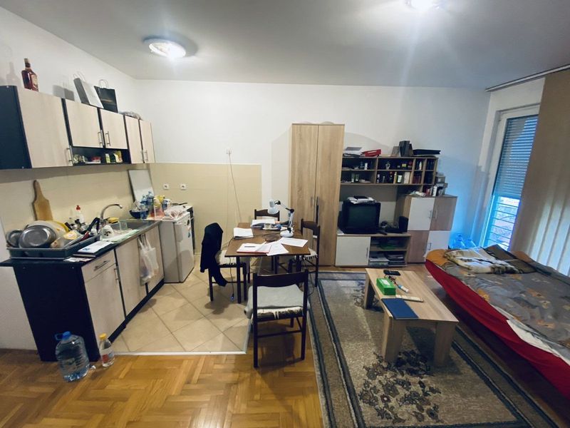 Fantastična garsonjera na top lokaciji   uknjižena   renovirana 4