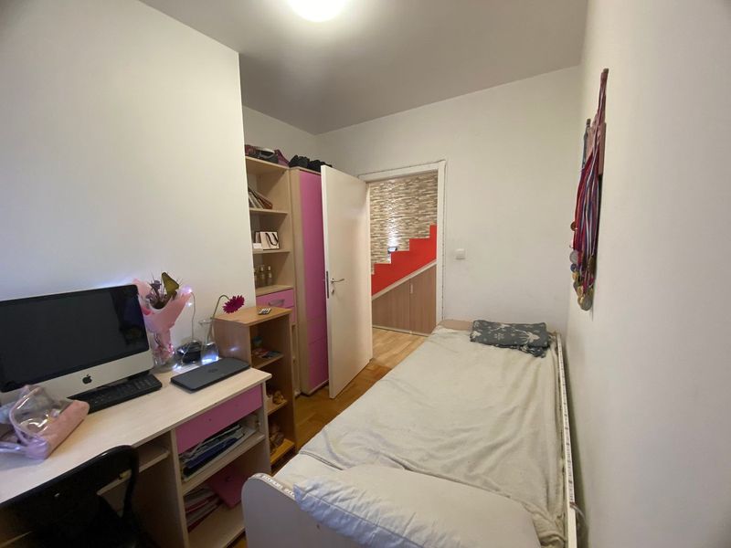 Dupleks sa 5 spavaćih soba   4