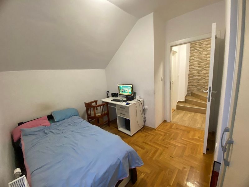 Dupleks sa 5 spavaćih soba   3