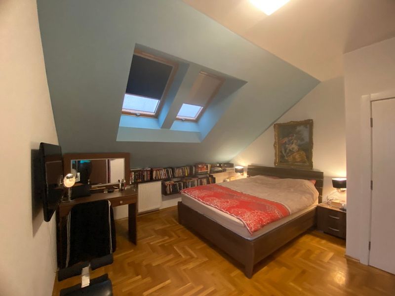 Dupleks sa 5 spavaćih soba   5