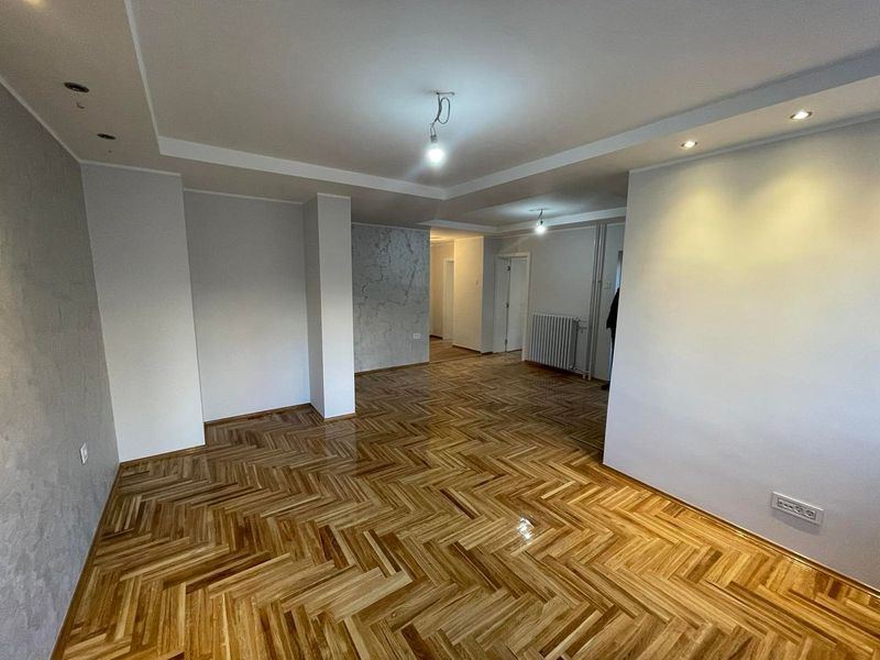 Fantastičan porodični stan   komplet renoviran   useljiv   2