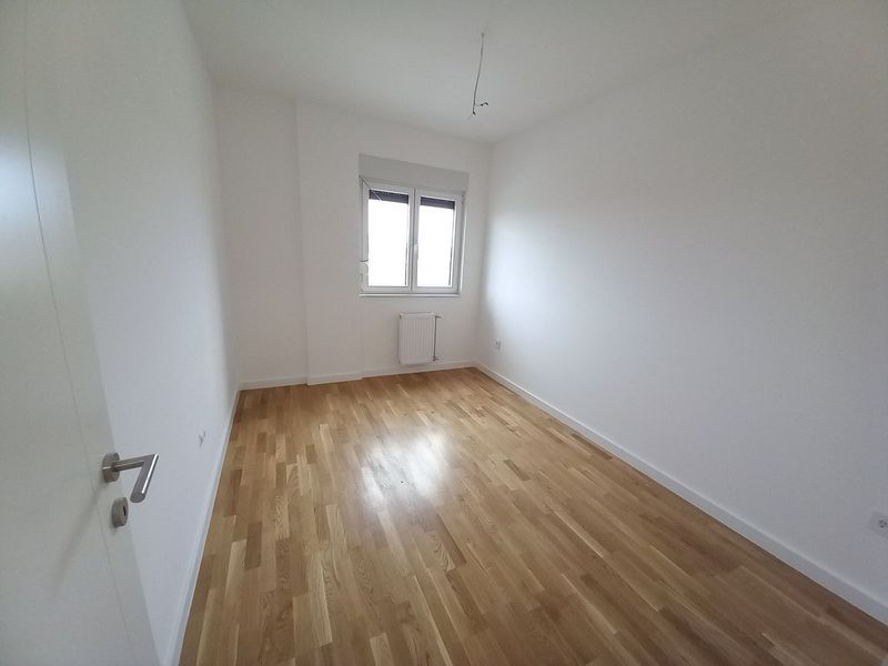 Perfektan dvosoban stan  Nov   useljiv 3