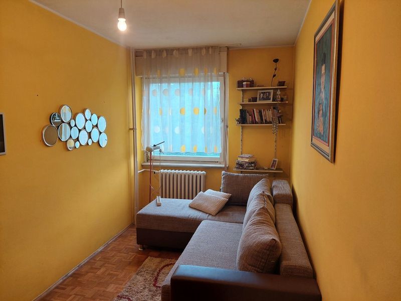 Povoljno    Komforan   uknjižen stan  1585e m2 2