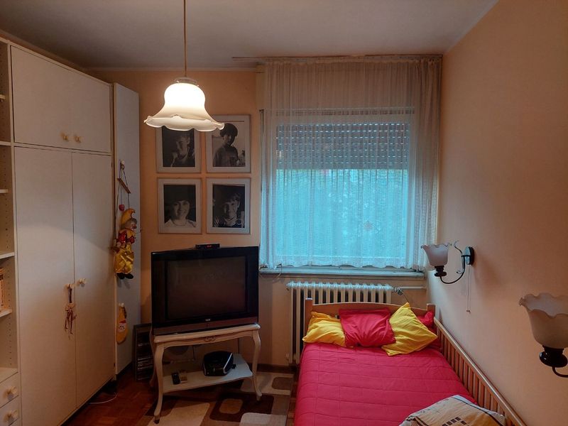 Povoljno    Komforan   uknjižen stan  1585e m2 4