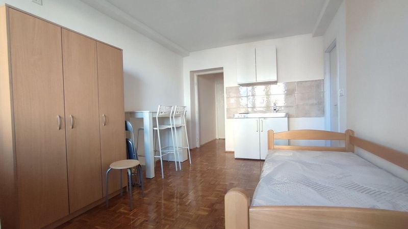 Fantastična lokacija   Može na kredit   idealna za izdavanje 1