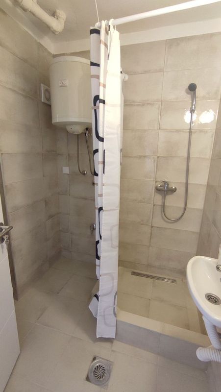 Fantastična lokacija   Može na kredit   idealna za izdavanje 4